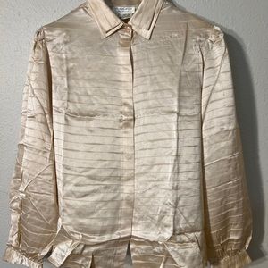 VintageThe Silk Farm Champagne Colored Blouse Top 100% Silk Size 8 Woman’s